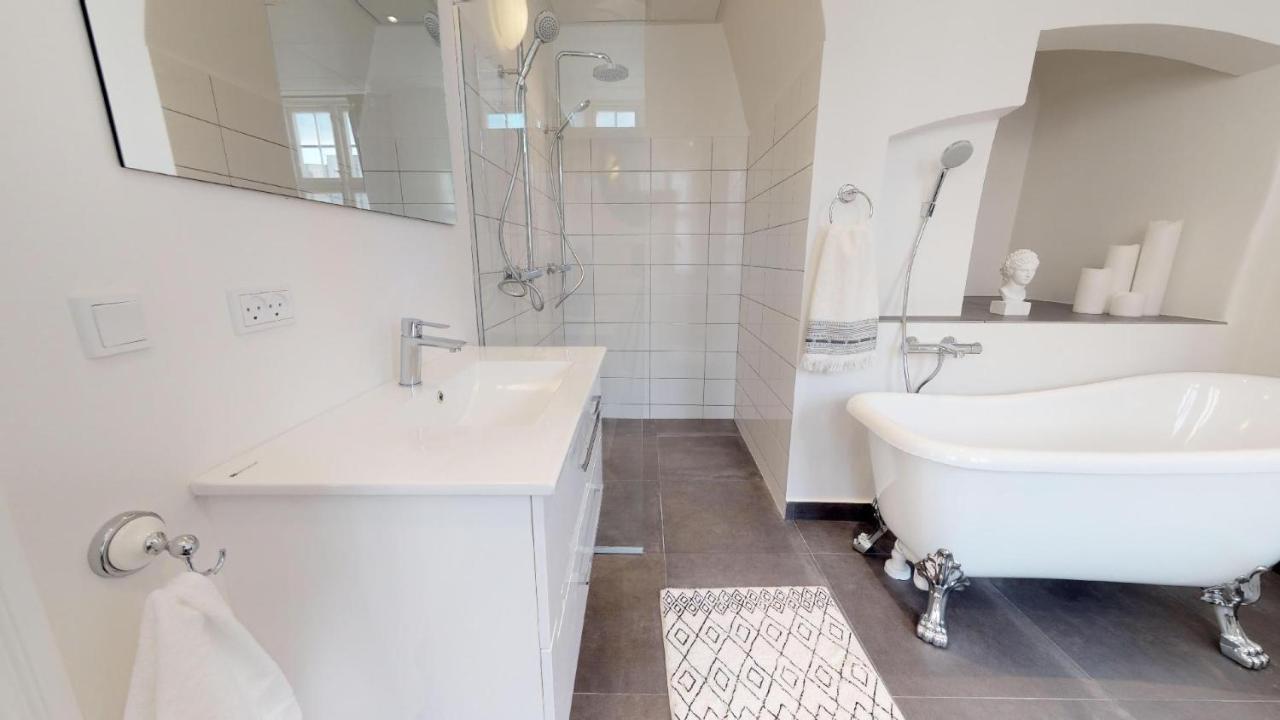 Big 4 Bedroom Flat With Bathtub By Cph Hall Square Lejlighed