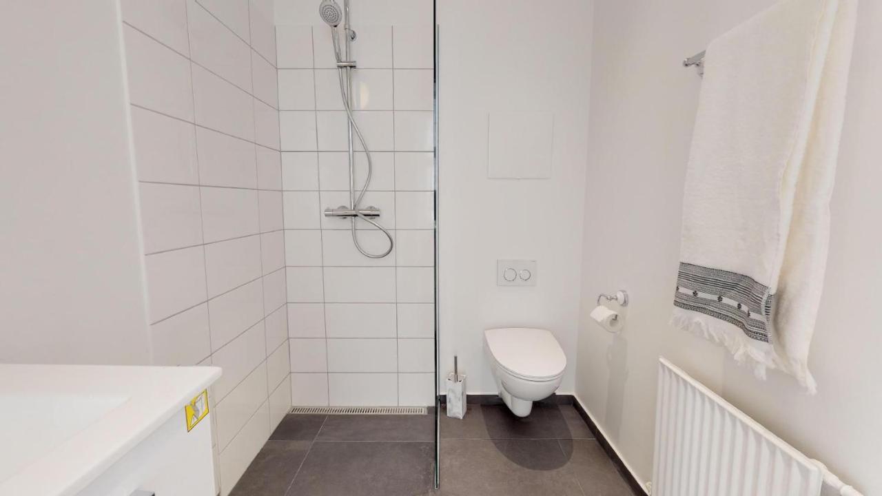 Big 4 Bedroom Flat With Bathtub By Cph Hall Square